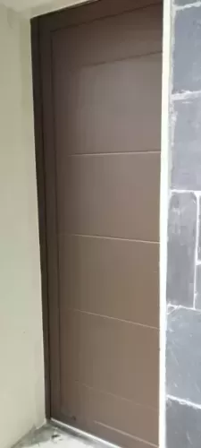 Pose d'une porte pavillon